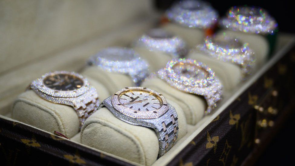 Ukraine war: Russian officials seize Swiss watches apparently worth millions