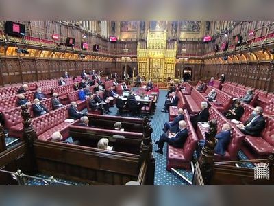 Lords reject clause in bill criminalising refugees who arrive by irregular route