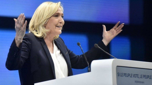 Far-right Le Pen closes in on Macron ahead of vote