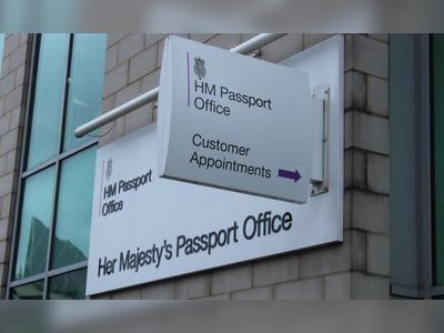 Johnson threatens to privatise Passport Office over backlog