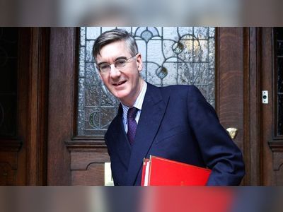 Jacob Rees-Mogg empty desk note to civil servants insulting, says union
