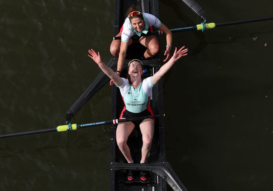 Cambridge set record in women's boat race, Oxford win men's event