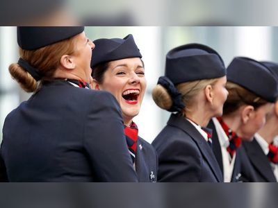 BA offers new cabin crew £1,000 'golden hello'