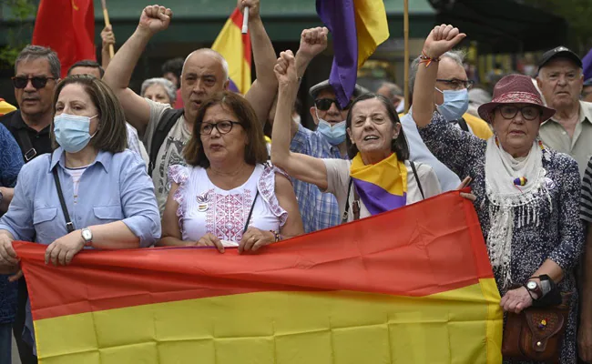 Hundreds Protest Return Of Spain's Former King Juan Carlos I