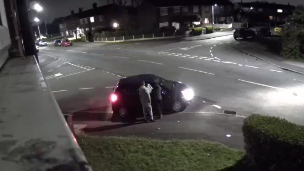 Woman tracks down her own stolen car before a police investigation