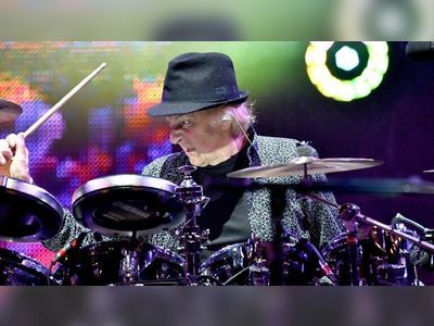 Yes drummer Alan White dies aged 72