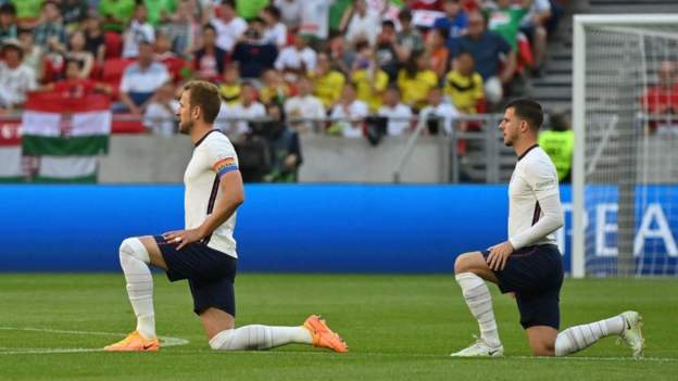 England's anti-racism gesture jeered in Hungary