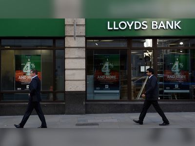 Cost of living: Lloyds offers staff a one-off £1,000 payment to help with bills