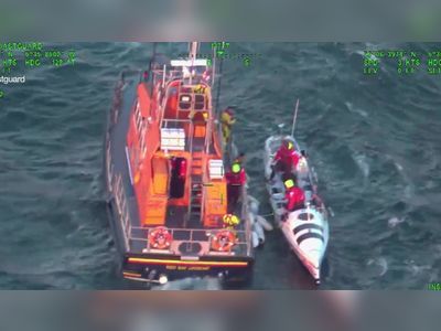 Rowers rescued after hitting bad weather on Irish Sea