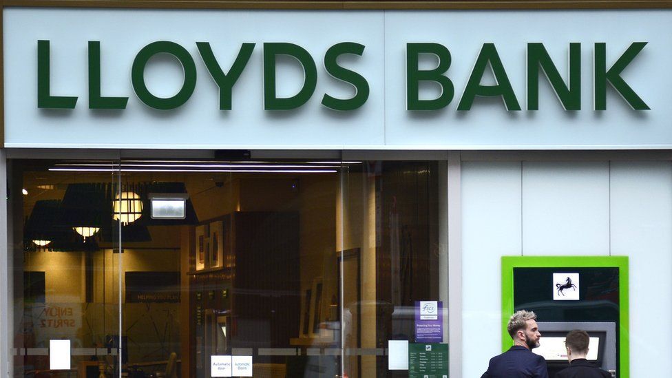 Lloyds Bank staff to get £1,000 to help with cost of living