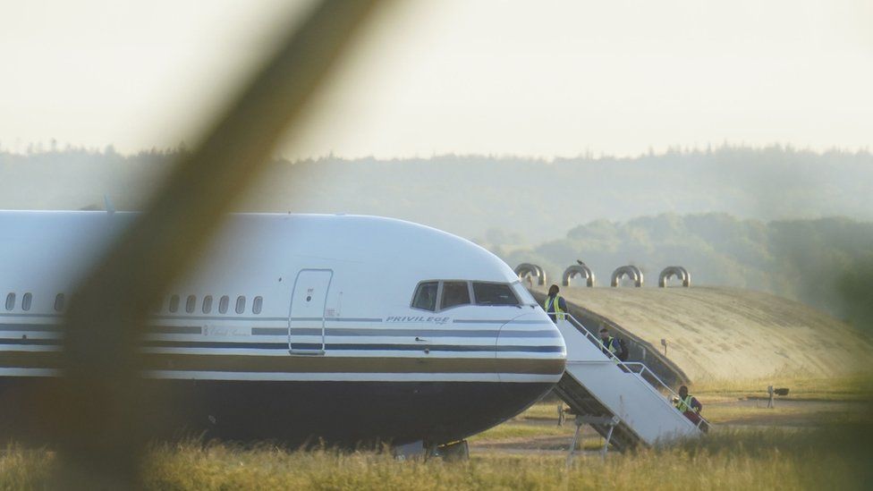 Rwanda asylum plan: Last-minute legal battle over flight