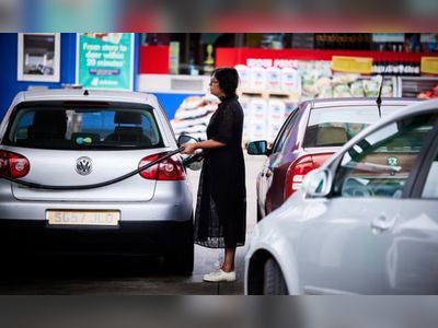 Zero-growth warning for UK economy as petrol prices surge