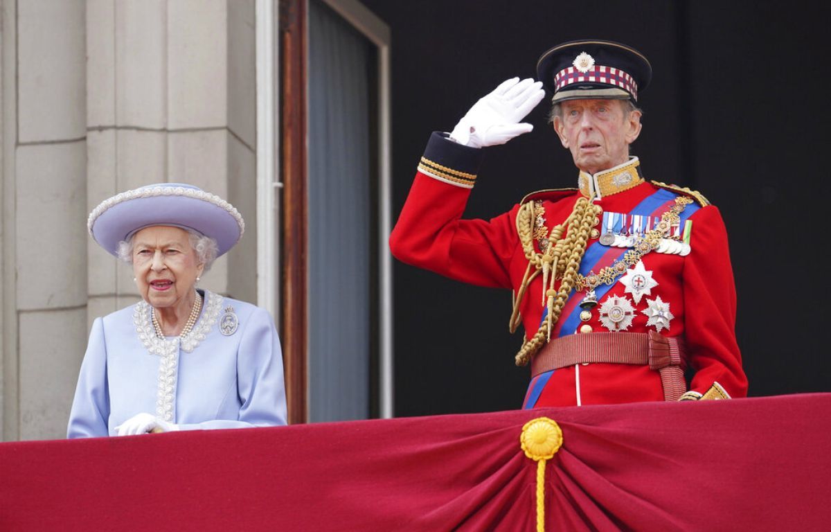 WATCH: Queen seen on Buckingham Palace balcony