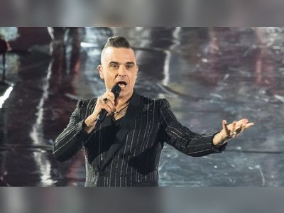Robbie Williams: Fame 'intoxicating but isolating'
