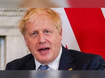Boris Johnson makes late appeal to Tory MPs before confidence vote