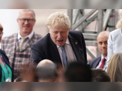Johnson prepares fightback as allies admit confidence vote now likely