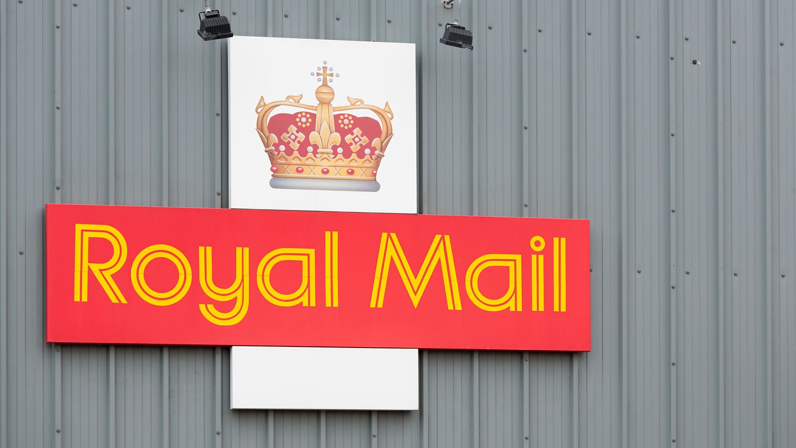 Royal Mail managers announce strike dates as Unite union condemns 'culture of greed'