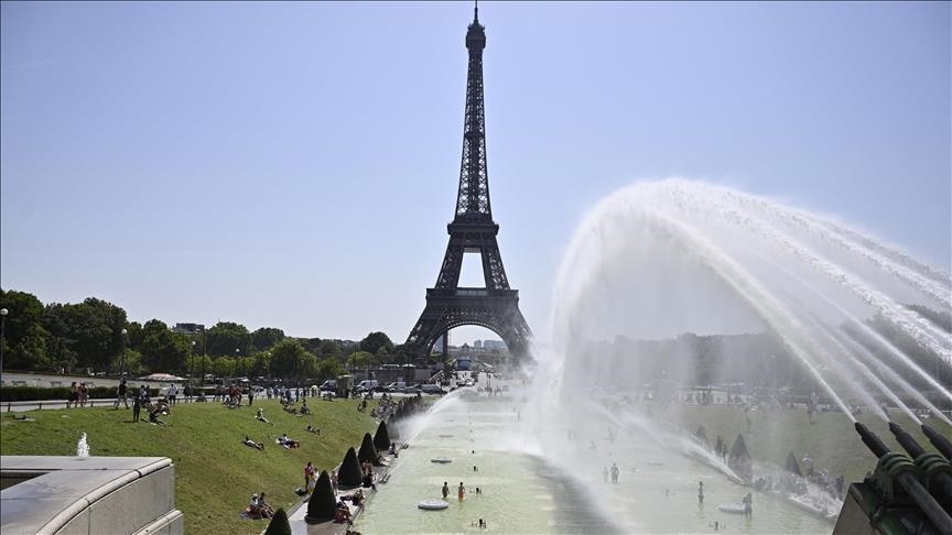 Temperatures cross 40 C in Paris for 3rd time since 1947
