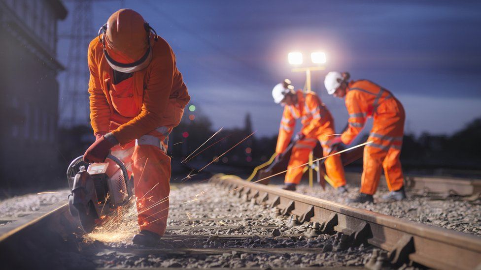 Network Rail puts fresh pay offer to unions