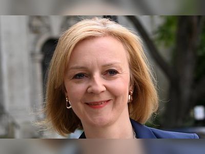 Truss vows to outlaw street harassment as Sunak pledges ban on ‘downblousing’