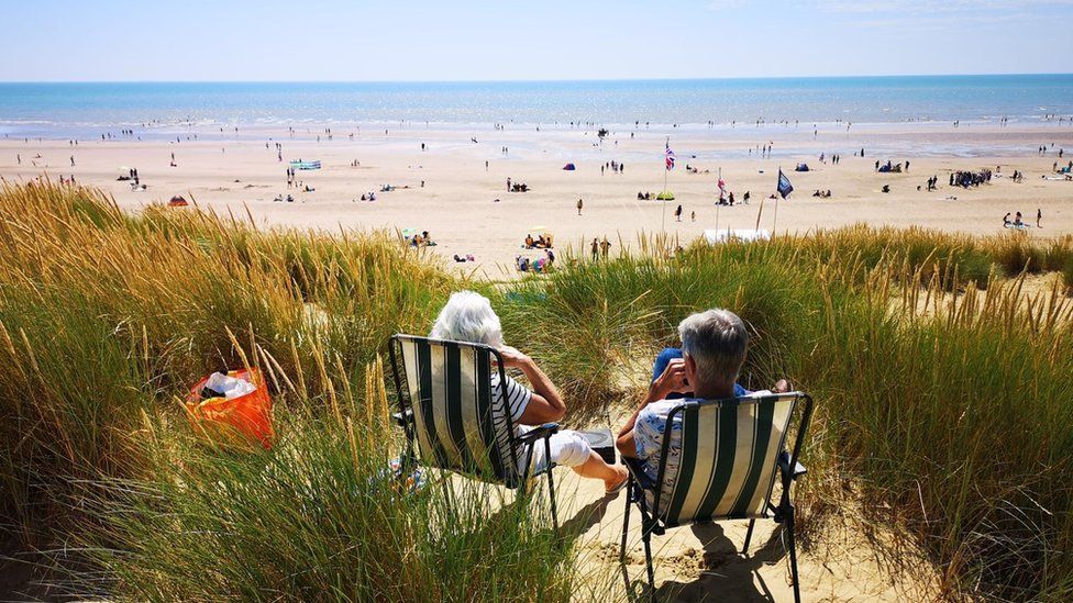 Camber Sands beach queues for miles as amber heat warning begins