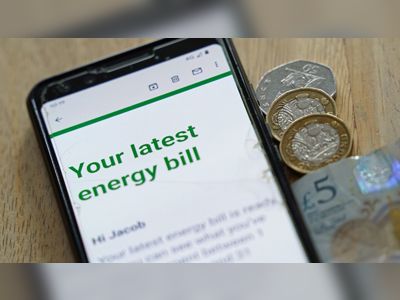 Government 'asleep at the wheel' as Ofgem director quits over energy price cap change