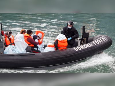 Record number of migrants arrive in Britain by boat on a single day