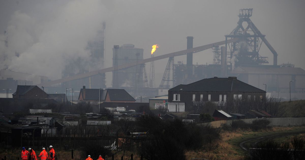 UK economy slows as factories report output slump