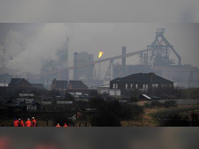 UK economy slows as factories report output slump