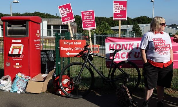 Support for striking workers declared by 600 Labour councillors