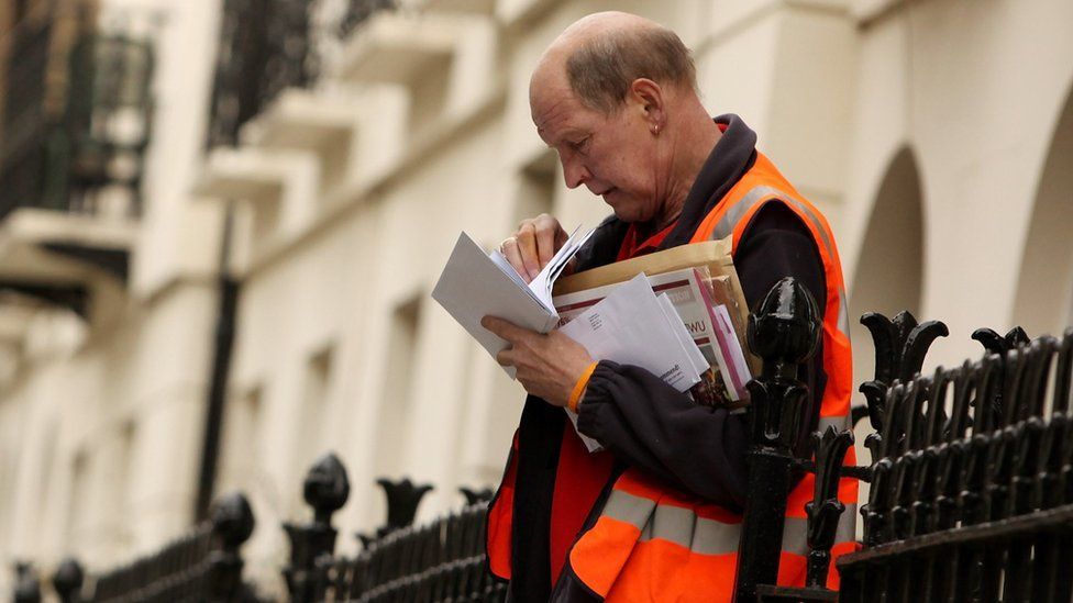 Royal Mail workers vote for further strikes