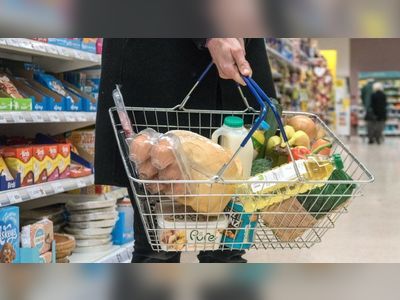 UK inflation: Food costs push price rises to new 40-year high