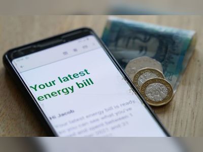 Recall parliament early to tackle soaring energy bills, Labour urges PM