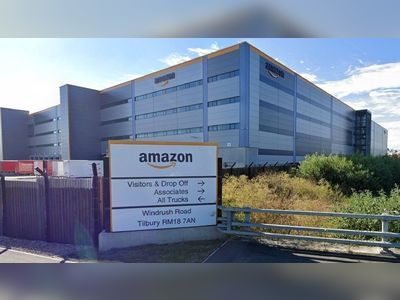Amazon warehouse staff in Tilbury walk out over 35p an hour pay rise