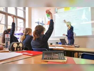 Schools in England face funding crisis as costs soar, study warns