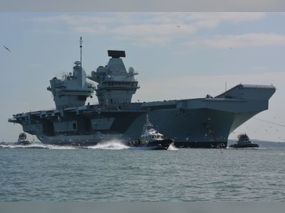 $3.5bn UK aircraft carrier breaks down again