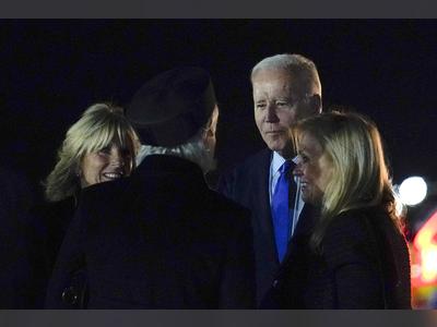 Live updates: Biden arrives in London for queen's funeral