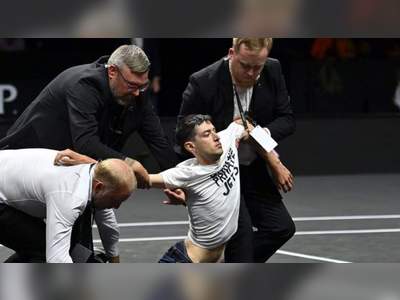 Protester sets arm on fire at Laver Cup