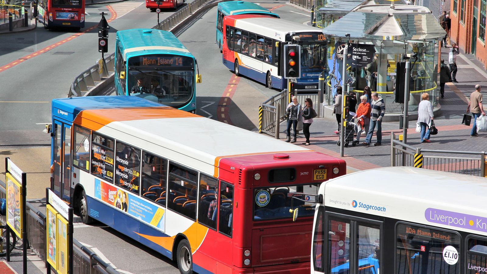 Cost of living crisis: Bus fares in England to be capped at £2 between January and March