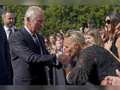 King greets mourners at Buckingham Palace