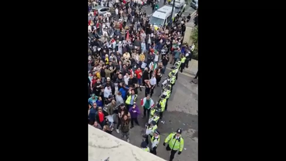 Iranian embassy: Protesters clash with police in London