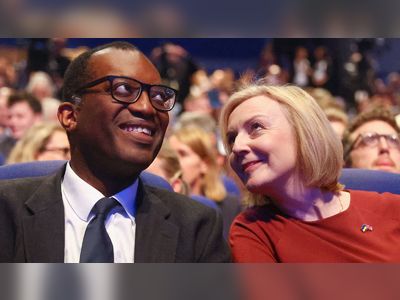 Truss and Kwarteng U-turn on plan for 45p tax rate for highest earners