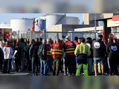 France orders oil staff back to work amid fuel strikes
