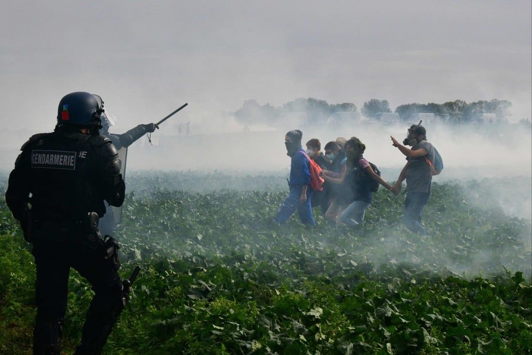 French police clash with protestors at farm reservoir site