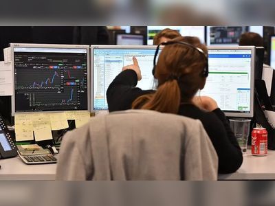 Government borrowing costs rise after PM's U-turn