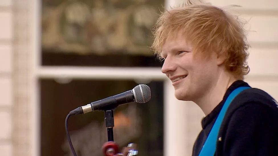 Ed Sheeran plays impromptu gig in Ipswich