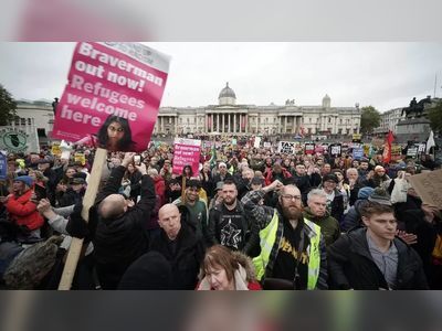 Thousands join London protest calling for general election