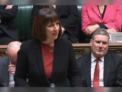 Autumn Statement: Hunt has picked pockets of entire country, Labour says