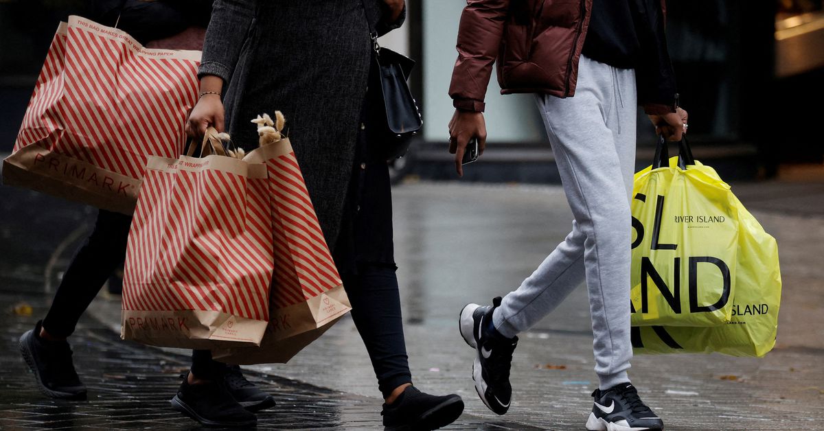 UK retailers see 40% jump in Boxing Day shoppers -Springboard