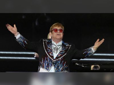 Elton John to headline Glastonbury in final UK show of farewell tour